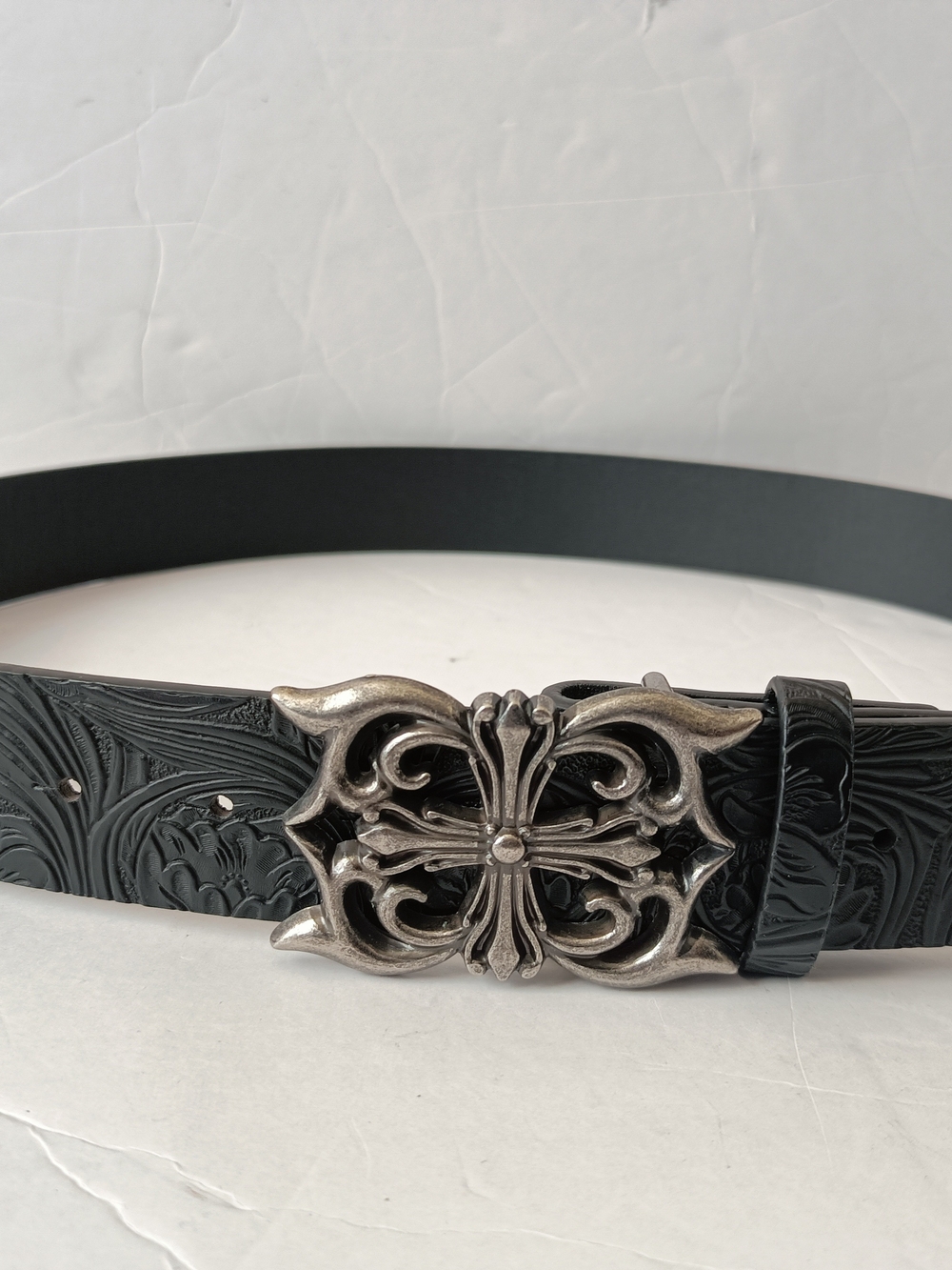 Gothic Silver Buckle Black Faux Leather Textured Belt Adjustable 47 Inches - Picture 5 of 6